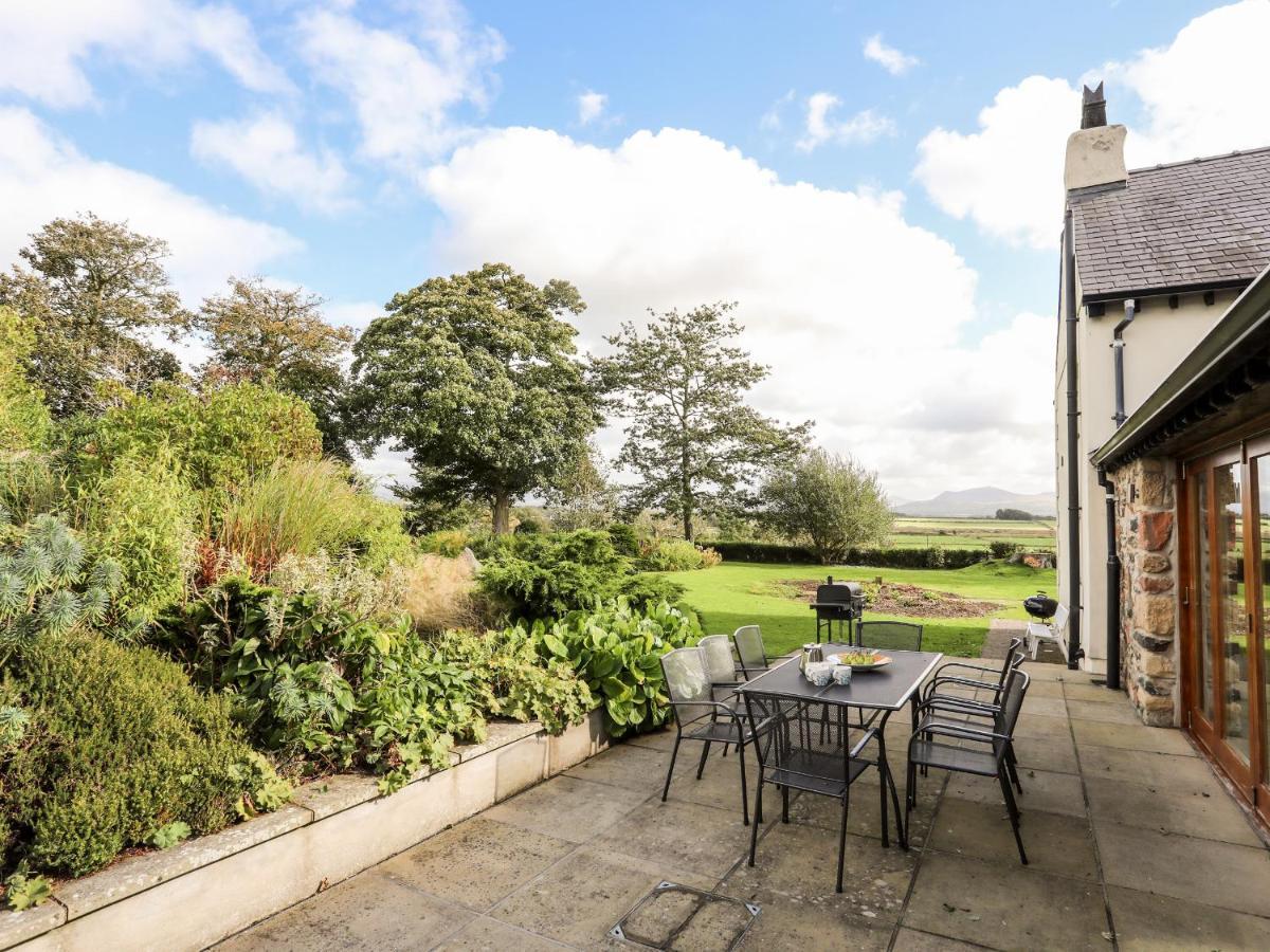 Clynnog House Villa Dwyran Exterior photo